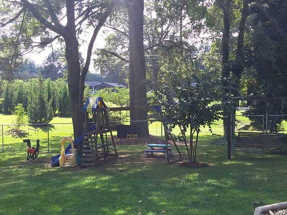 5th image of 909 Forest Hills Dr