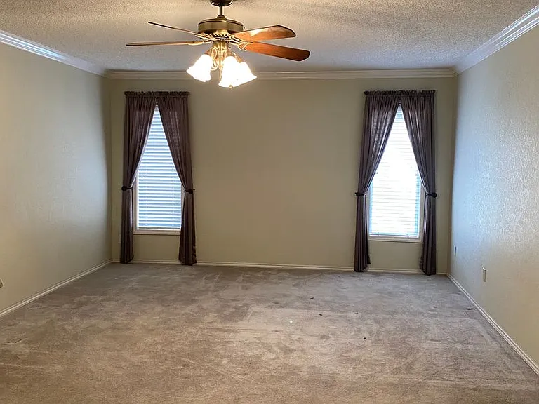 7712 Grover Ave — Photo 11