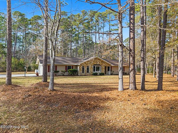 3rd image of 42 Pinewood Drive