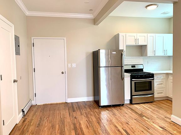 3rd image of 3367 Fenton Ave #4