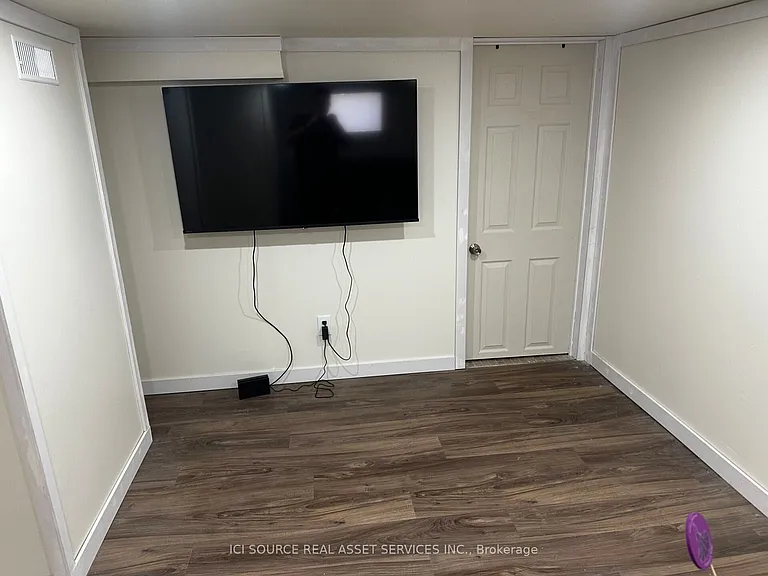1043 Lena Ave #1 — Photo 14