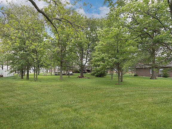 2nd image of 9523 Woodcrest Pl