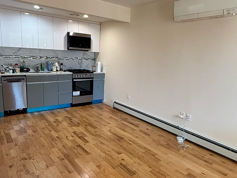 2733 E 27th St #2 — Photo 5