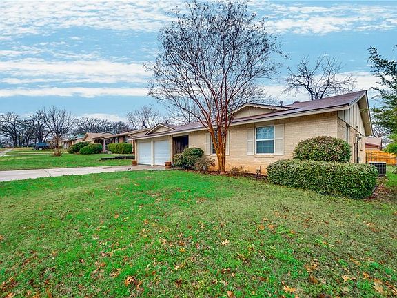 3rd image of 1016 Oak Hurst Dr