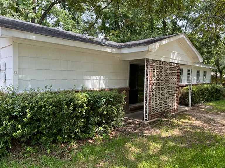 1450 Morlee Dr E — Photo 2