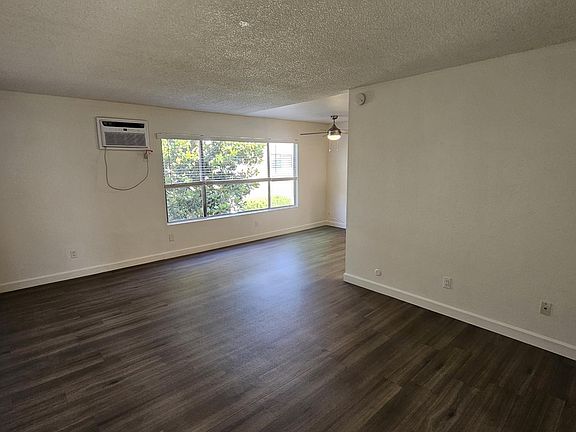 1 Bedroom 1 Bathroom - Living Rm