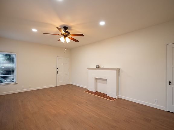 3rd image of 1121 1/2 French St