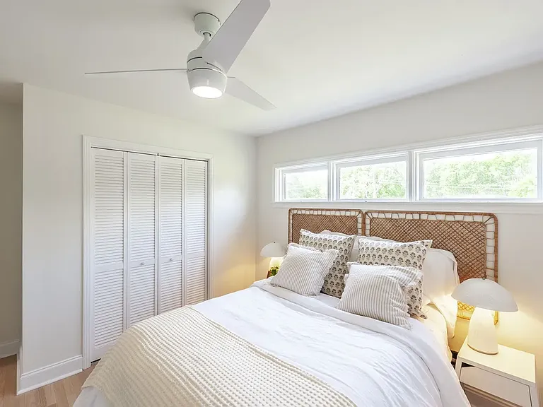 921 Lemont Ct — Photo 16