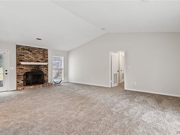 5th image of 3715 16th Ave NE