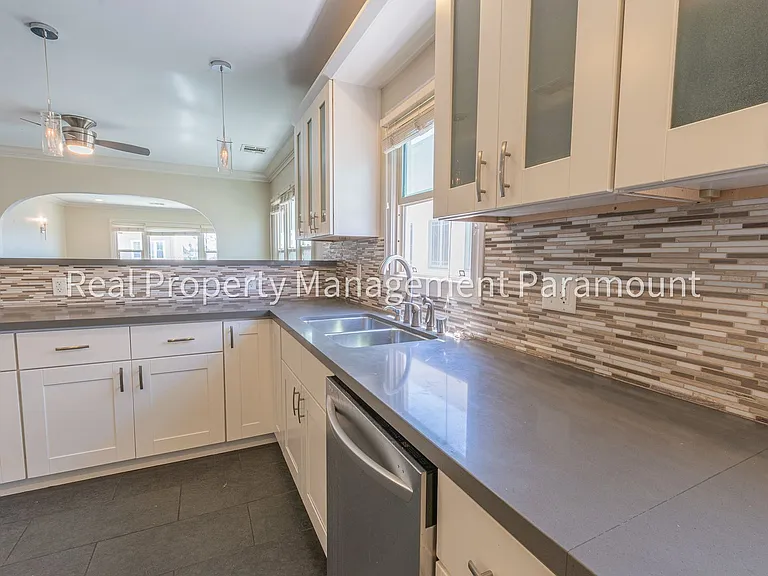 1925 South Harcourt Avenue, — Photo 10