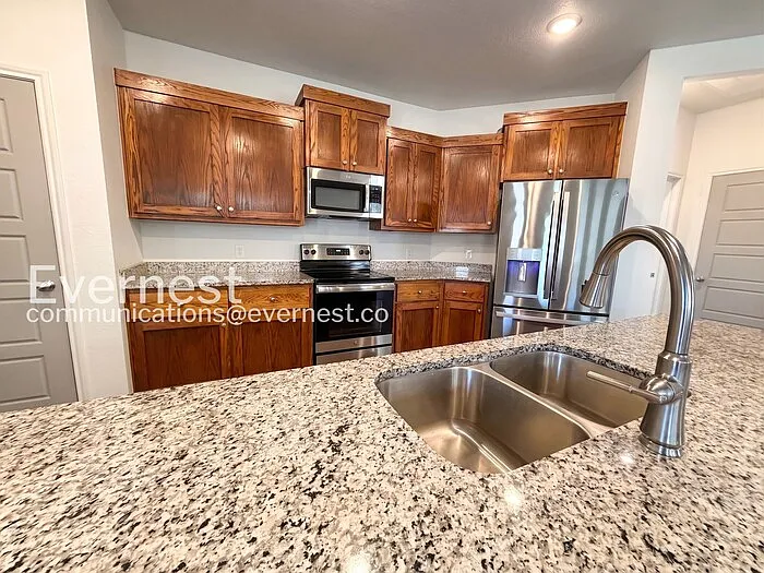 4 bed, 3.0 bath, 2191 sqft, $2,095 — Photo 4