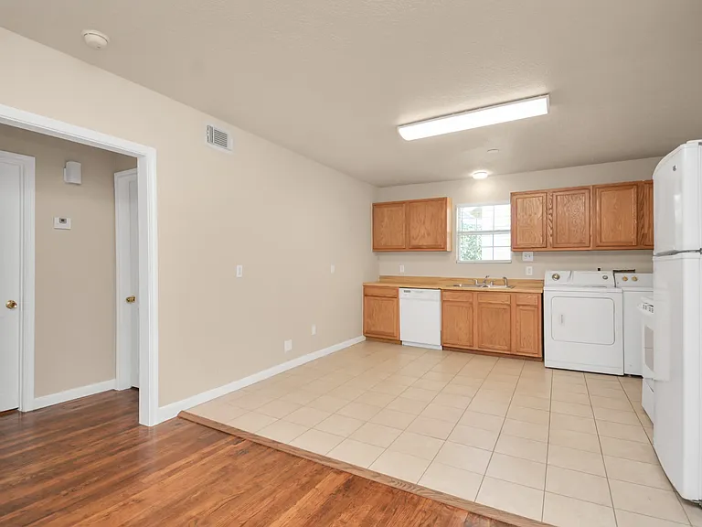500 W Pitts Ave #203 — Photo 6