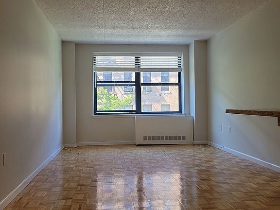 3rd image of 225 E 6th St APT 4L