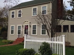 4 Linden Ave, Rumford, RI 02916