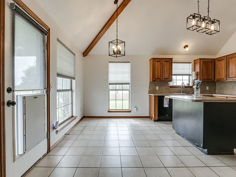 2508 Tyler Ln — Photo 12