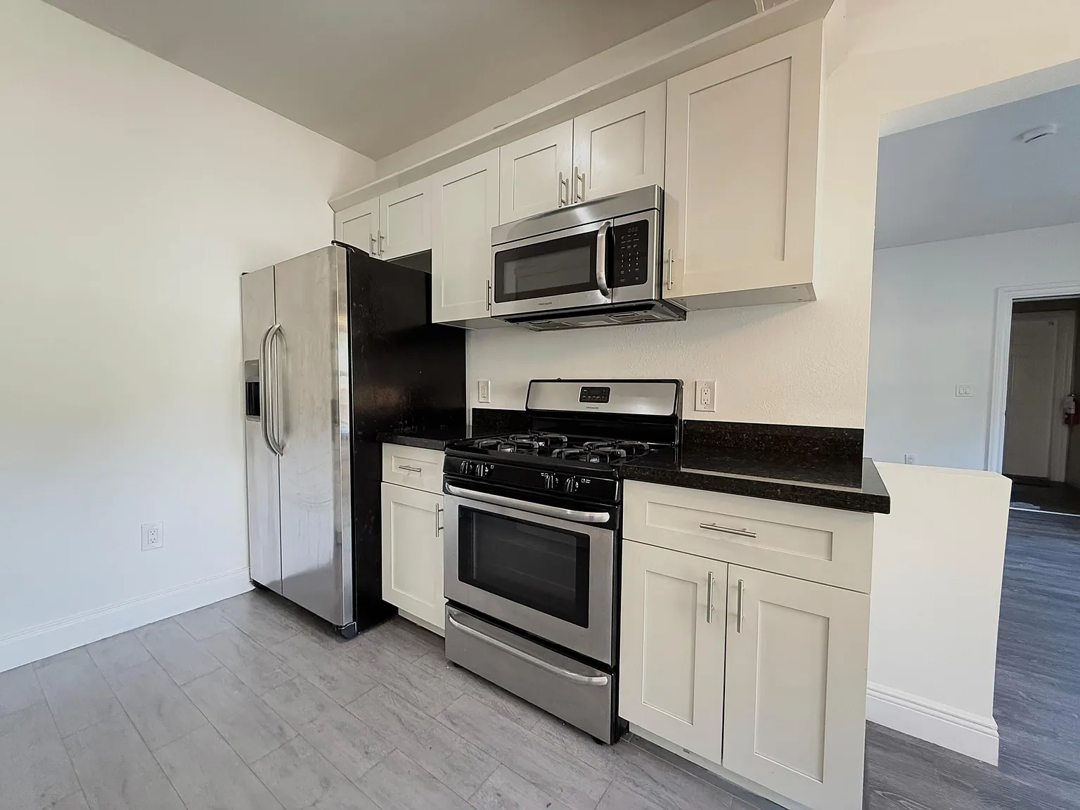 Studio, 1.0 bath, 650 sqft, $1,650 — Photo 2