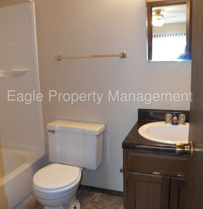 2nd image of 1340 Meadowview Dr