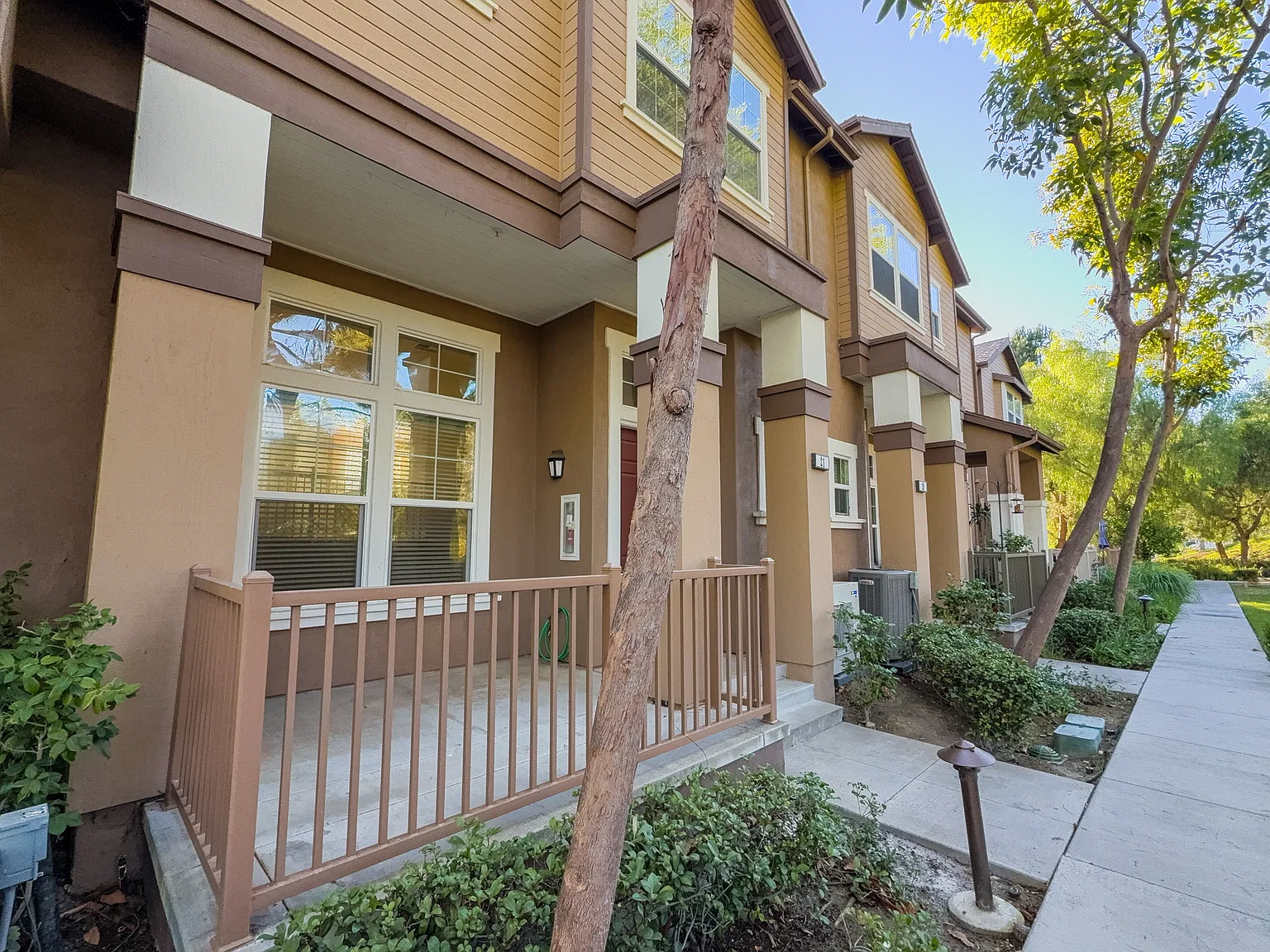 3 bed, 2.5 bath, 1700 sqft, $4,250 — Photo 2