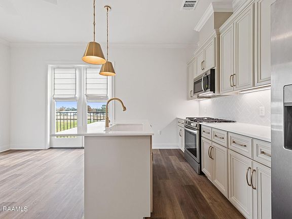 4th image of 200 Prescott Blvd #302