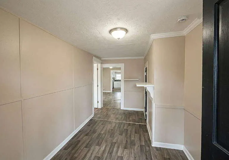 218 Irving Ave — Photo 2