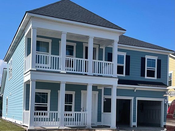Welcome to your new home, blocks from the beach. Bike ride or golf cart distance to the beach.