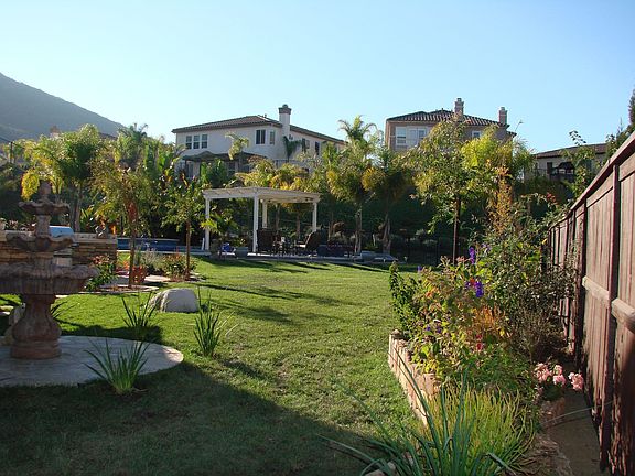 Side yard at Dining Rm
