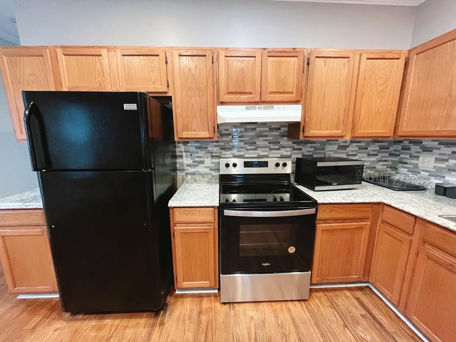 987 Sims Ave NW — Photo 2