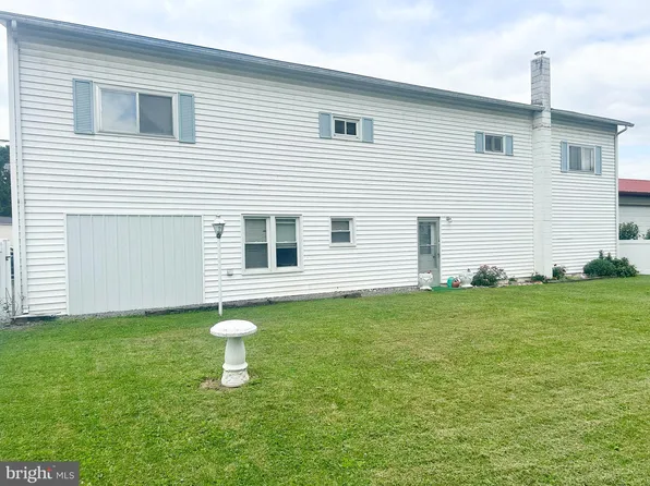 14 & 14A College Park Ln, Milroy, PA 17063