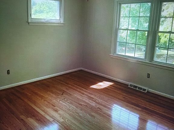 3rd image of 4025 Southwick Cir