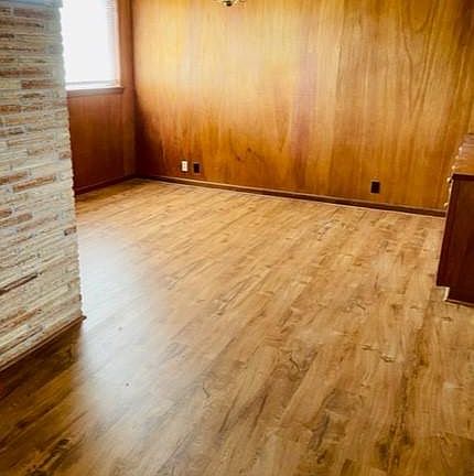 3rd image of 835 Idlewilde Ln