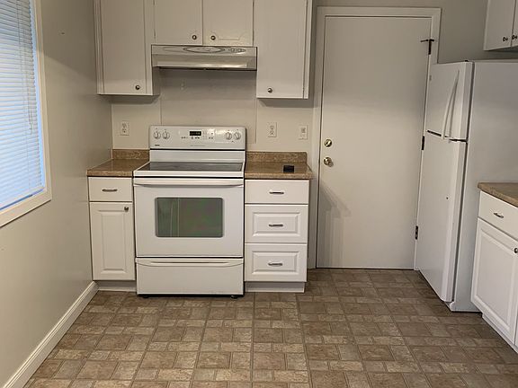 2nd image of 3713 NE 45th St