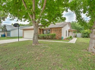 619 Saddlebrook Dr, San Antonio, TX 78245