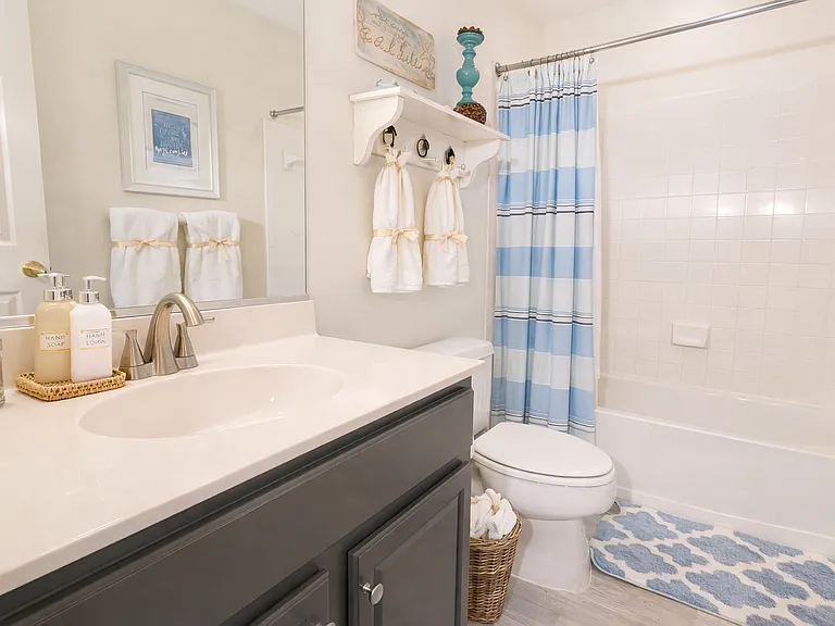 shared bath with tub