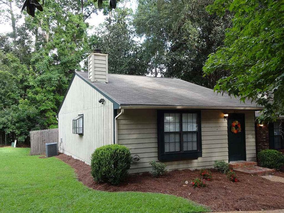 1st image of 225 Parkbrook Cir