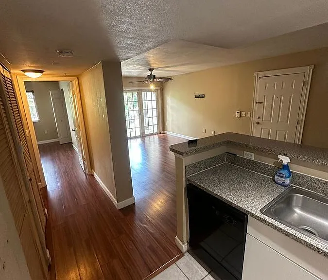 5035 Wiles Rd #203 — Photo 2