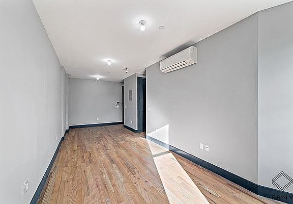 2nd image of 2370 Pacific St #4