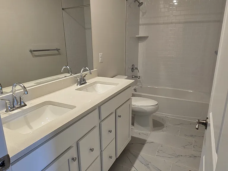 6701 Belcrest Rd — Photo 11
