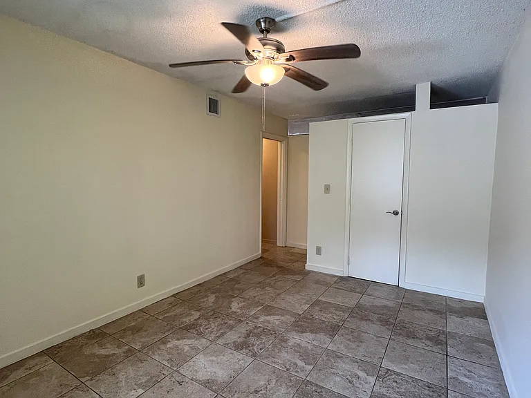 2501 NE 11th St #6 — Photo 19