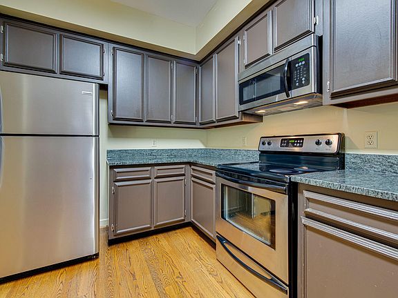 2nd image of 2110 Portland Ave APT 101