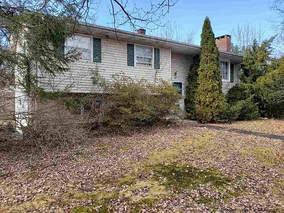 4th image of 1 Highland Ct