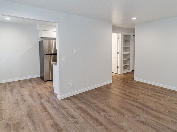 5th image of 5410 N Lacey St #5416