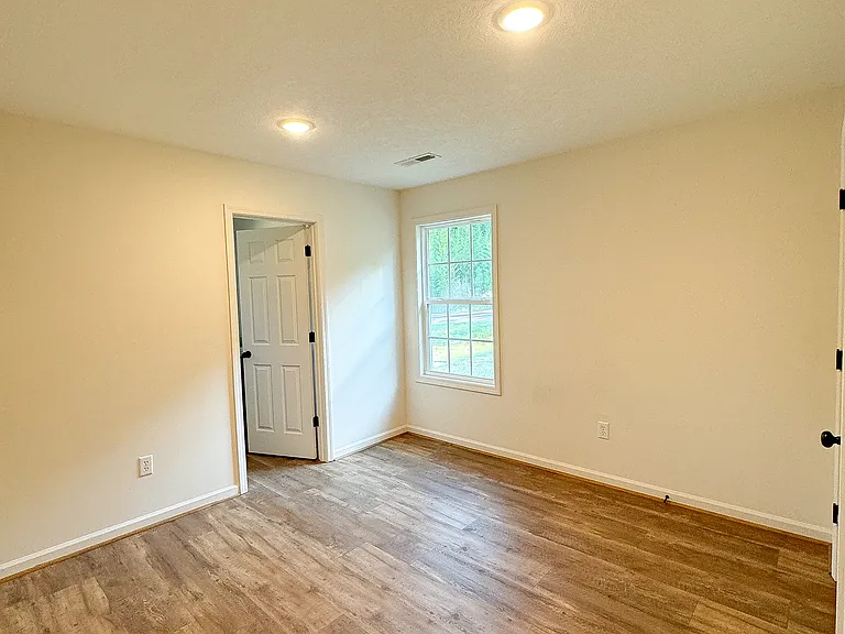 304 Parris St SE #B — Photo 7