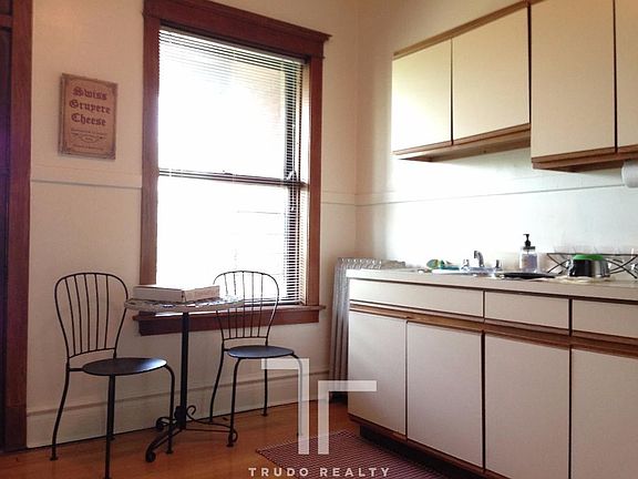 5th image of 3549 N Janssen Ave #2