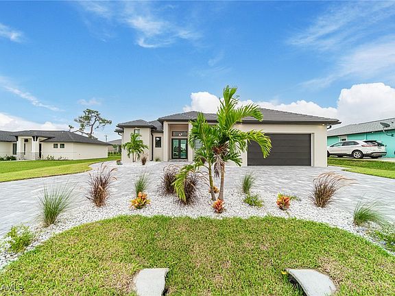 4th image of 209 Chiquita Blvd N