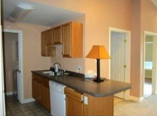 18 Crestview Cir UNIT 216, Londonderry, NH 03053