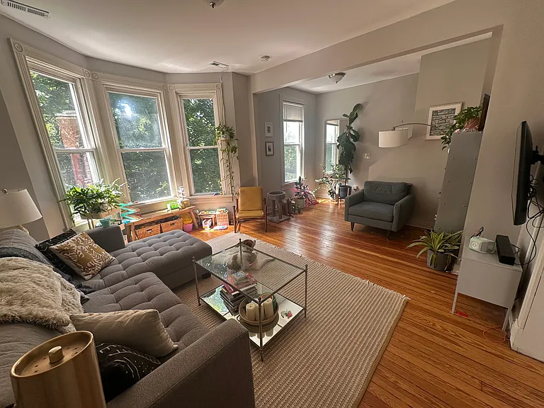 2043 N Sawyer Ave #2 — Photo 2