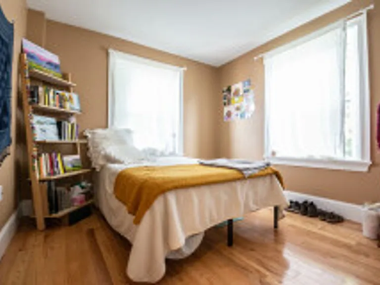 32 Linden St — Photo 2