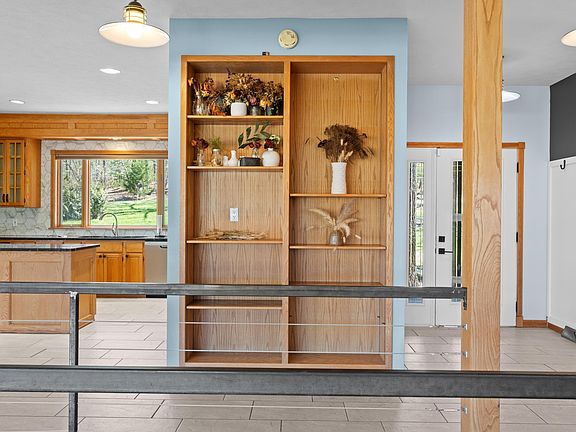 4th image of 90 Lake Ln