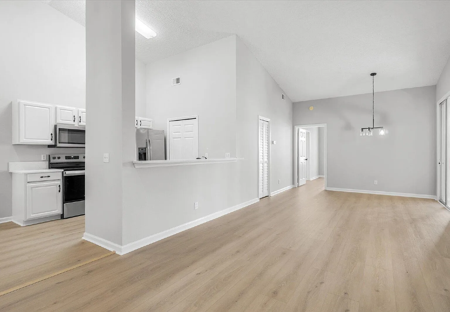 3 bed, 2.0 bath, 1428 sqft, $1,995 — Photo 4