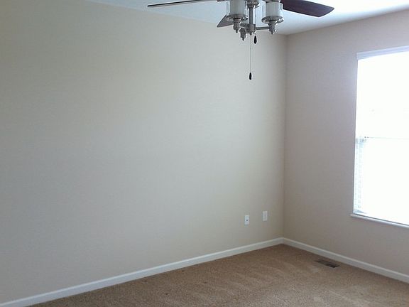 5th image of 661 Cobblestone Dr